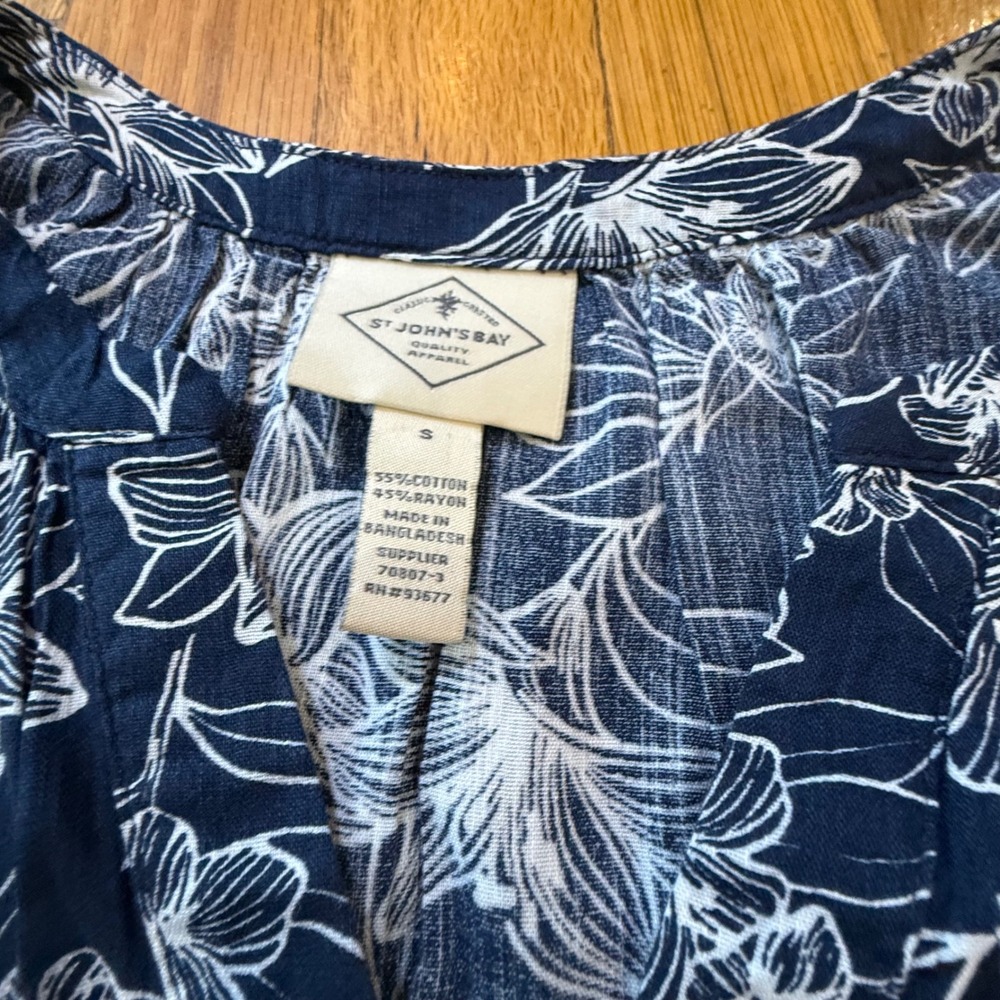 St John's Bay Womens Navy Floral Notch Neck Tank Top Small NWT - Picture 6 of 6